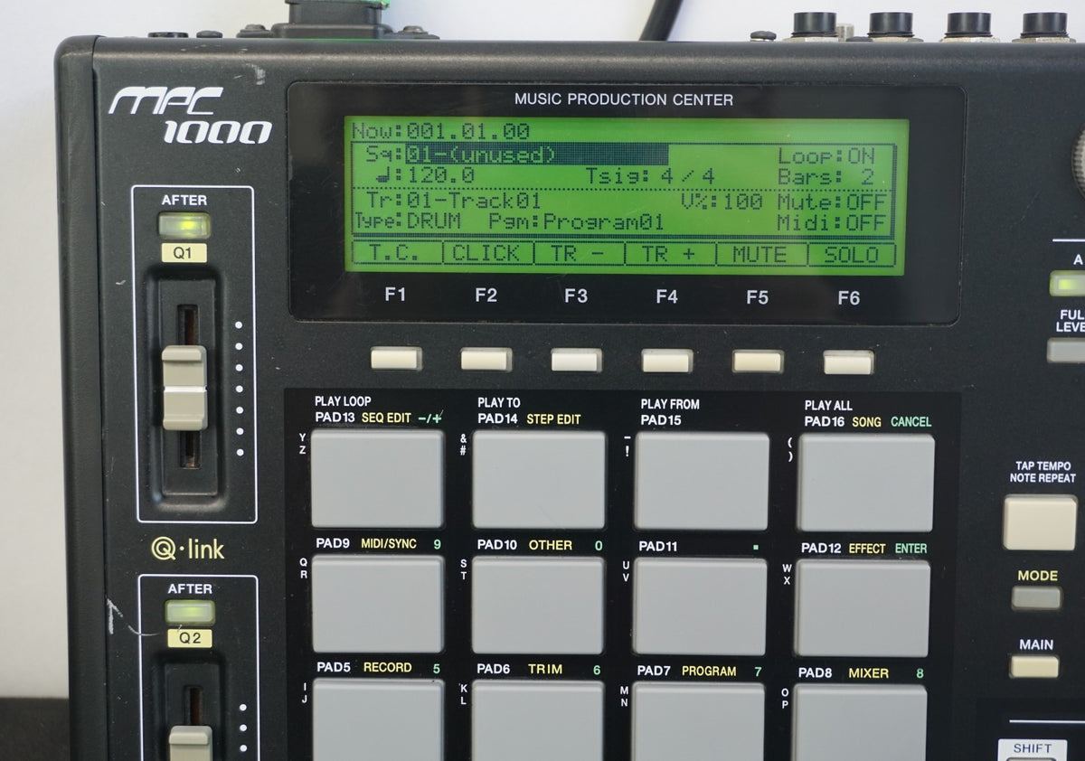 Akai Professional MPC 1000 Portable Music Production Centre Akai Professional MPC 1000 Portable Music Production Centre