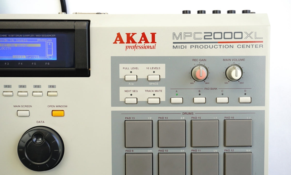 AKAI MPC2000XL MIDIプロダクションセンター Akai MPC2000XL MIDI Production Center Sampler Sequencer Drum