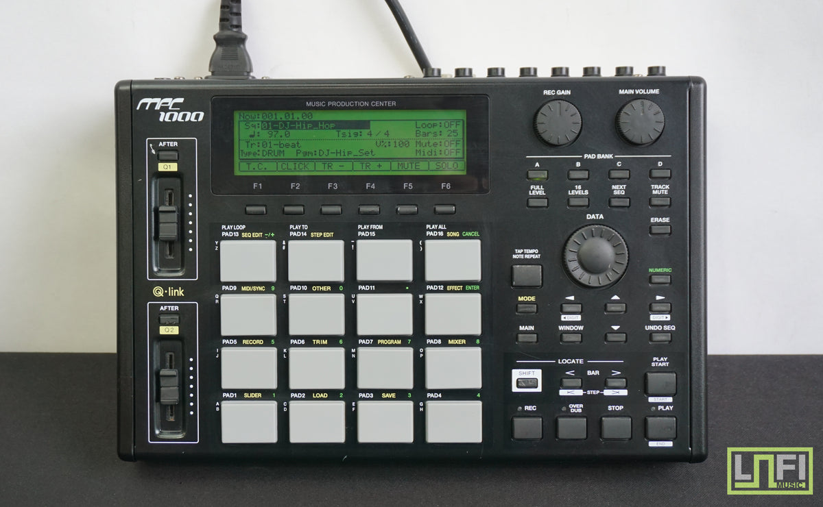 DJ機材 AKAI MPC1000 DJ機材 AKAI MPC1000 Compact Drum Sampler and Sequencer