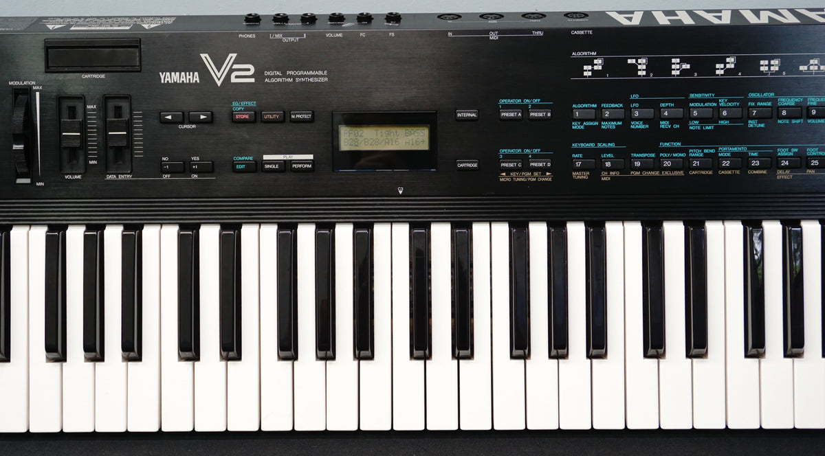 YAMAHA V2 シンセサイザー