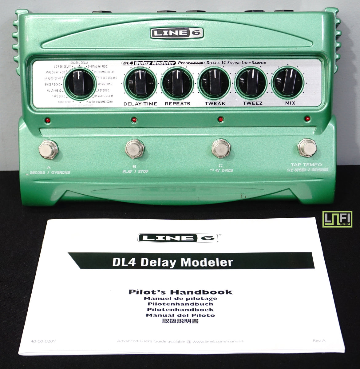 Line 6 DL4 Delay Modeler and Looper Programmable Green Electric