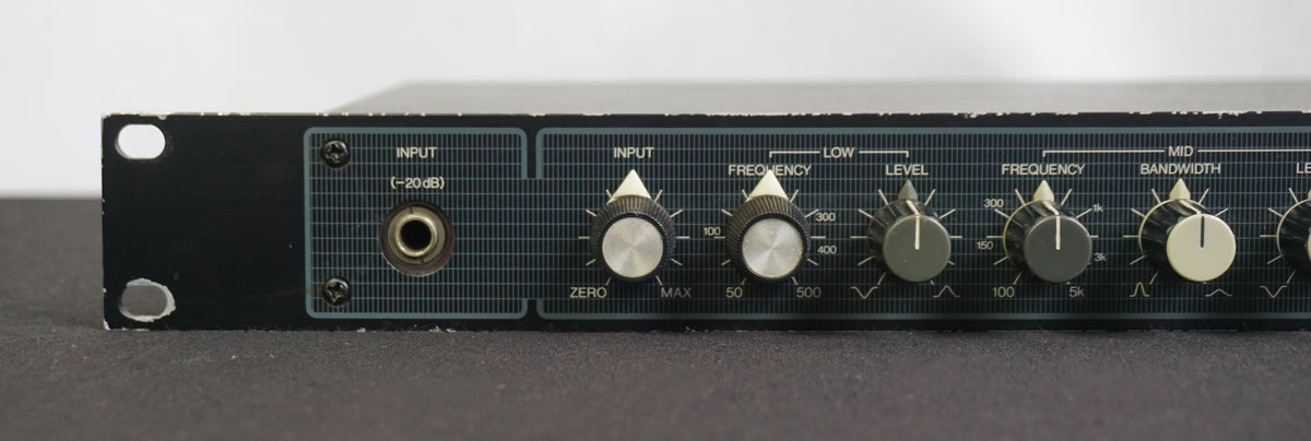 Vesta Fire J-1A Vintage Japanse Preamplifier 1U Rack Mount - 100V