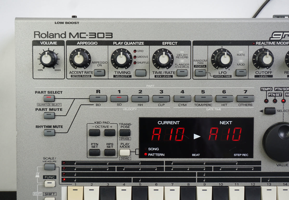 Roland MC-303 Groovebox EDM 90's Dance Music Drum Machine