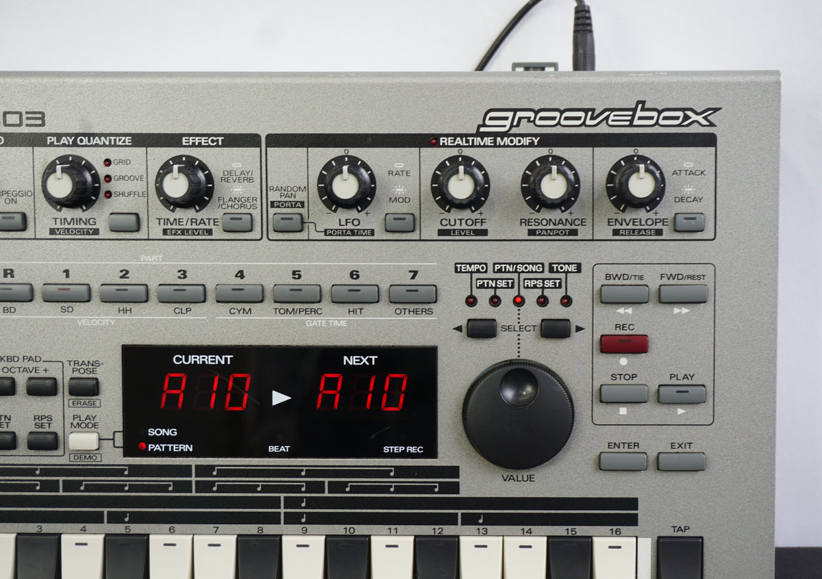 Roland MC-303 Groovebox EDM 90's Dance Music Drum Machine