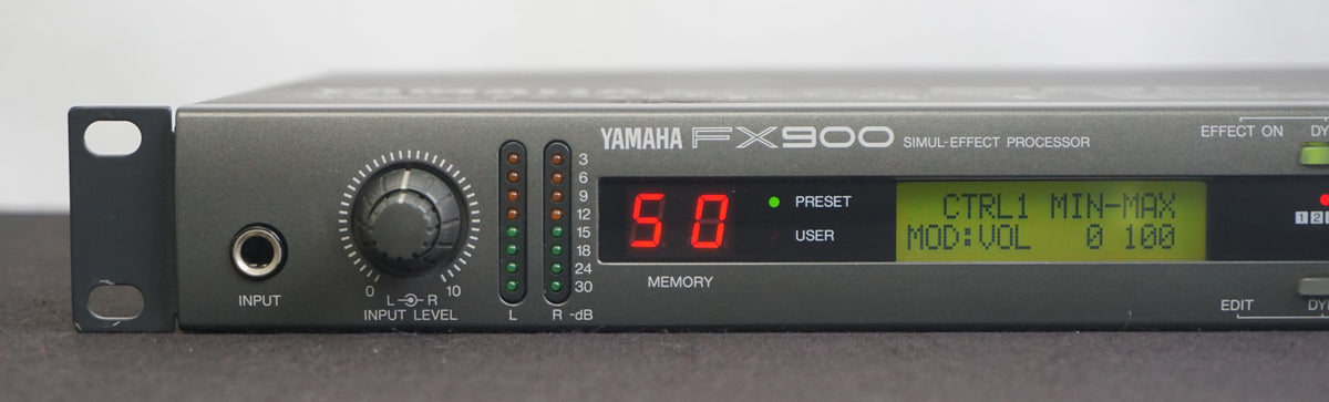 ギター YAMAHA FX900 Yamaha FX900 Multi Effect Processor with FC100 Controller