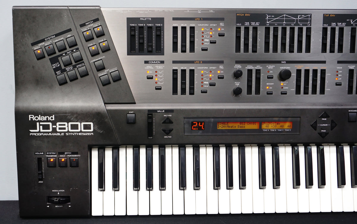 Roland JD-800、電源ケーブル、マニュアル3冊 中古品 Roland JD-800 90's Digital Programmable Polyphonic Synthesiser