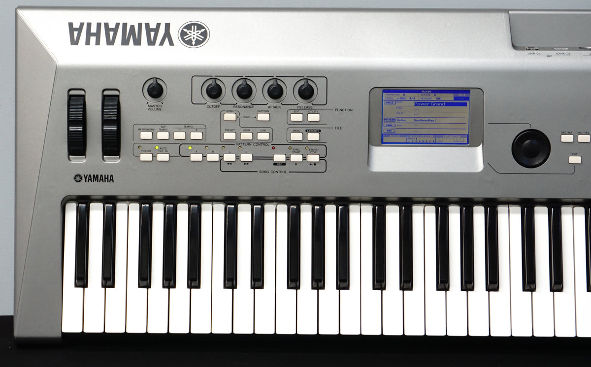 Yamaha MM6 61 Key Compact Polyphonic Digital Synthesiser W/ Sequencer & MIDI