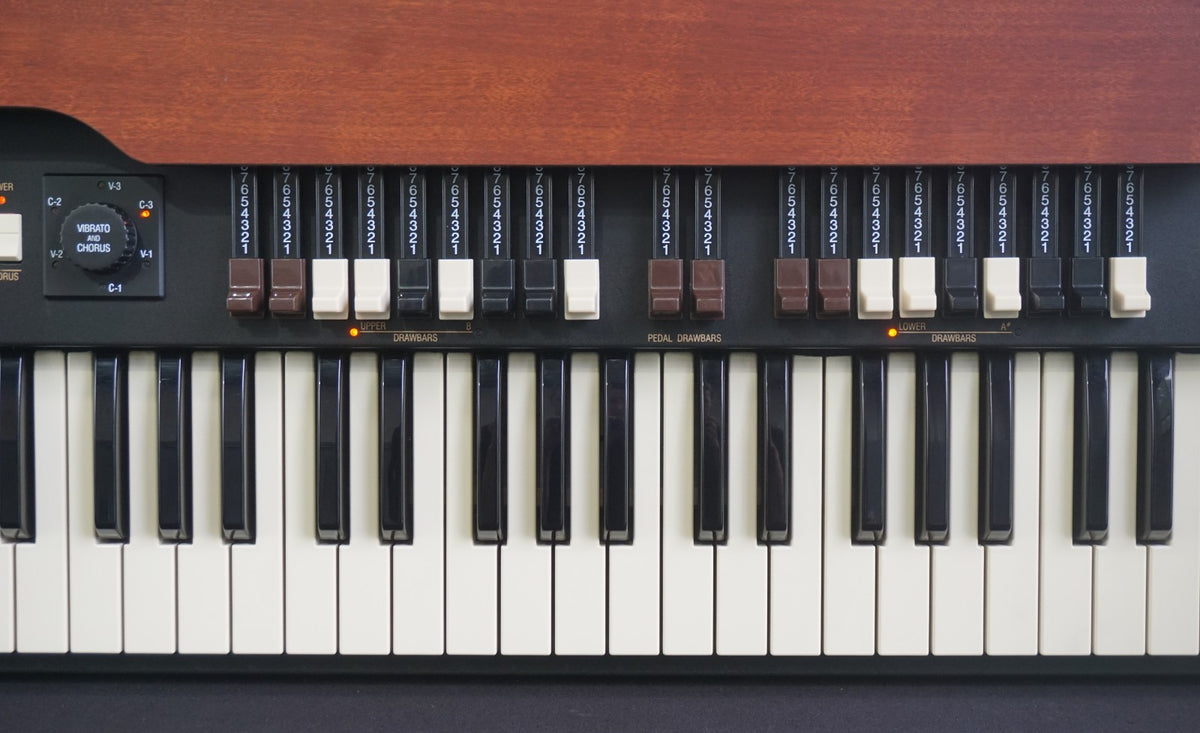 Hammond XK-3C Portable Digital Drawbar Organ W/ Tube Preamp - 240V