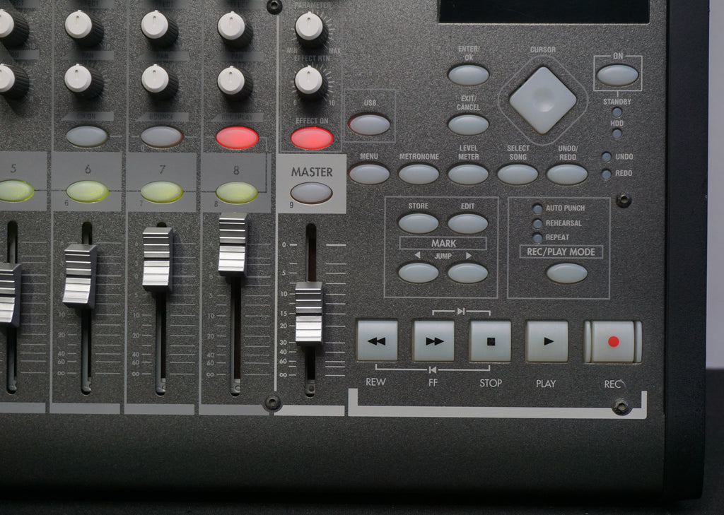 KORG D888 8-Track Digital Recording Studio - Multi Track Audio