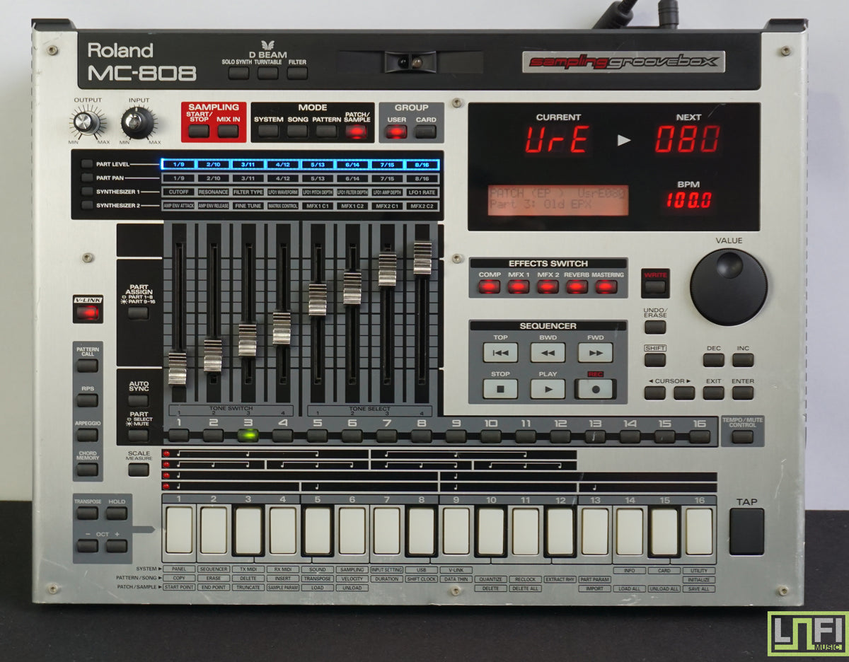 Roland MC-808 Sampling Groovebox Sampler, Sequencer, Synthesiser