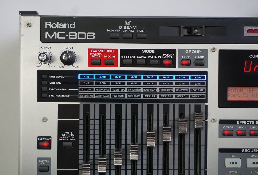 Roland MC-808 Sampling Groovebox Sampler, Sequencer, Synthesiser