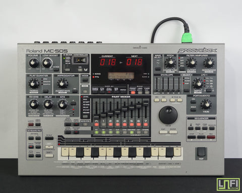 Roland MC-505 Synthesiser Groovebox Drum Machine Sequencer