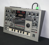 Roland MC-505 Synthesiser Groovebox Drum Machine Sequencer